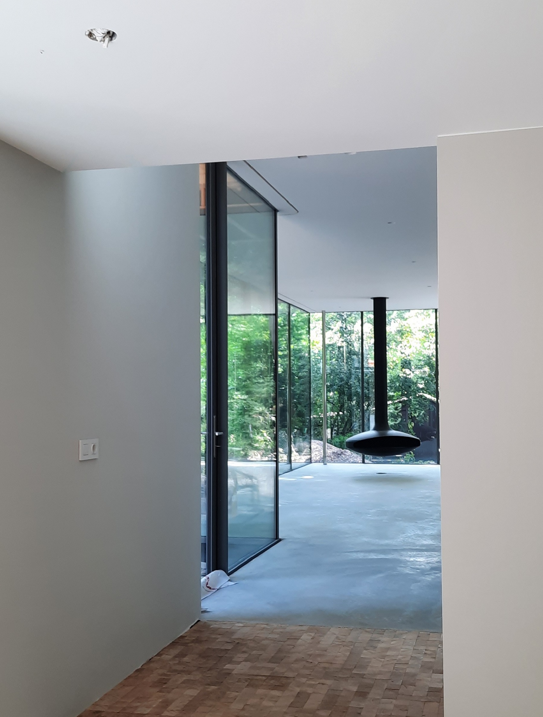 verbouw-villa-kwakkenberg-nijmegen-van-de-looi-van-aken-architecten-verbouw-villa-kwakkenberg-nijmegen-jaren-50-woning-energie-neutraal-betonvloer-hangende openhaard